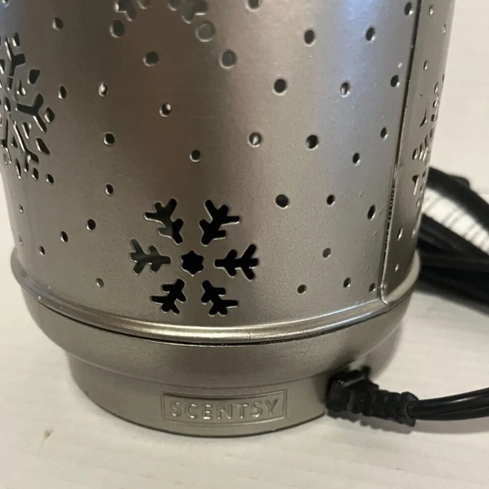 Scentsy Solitude Snowflakes Rustic Farmhouse Wax Warmer Retired - Christmas